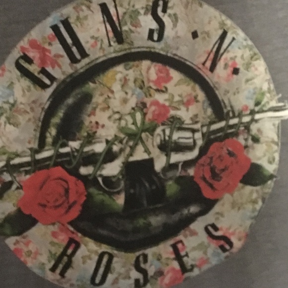 Guns & Roses 🥀 - Picture 2 of 2